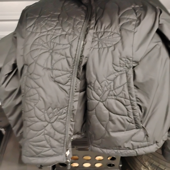 Women's North face down/ puffer jacket - Picture 2 of 8